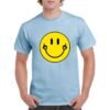 Camiseta de algodón de color azul celeste personalizada con la cara SMAIL con una sonrisa haciendo una peineta