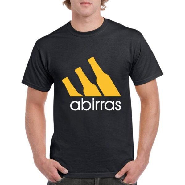 Camiseta de algodón de color negro personalizada con una caricatura de la famosa marca adidas pero utilizando ABIRRAS