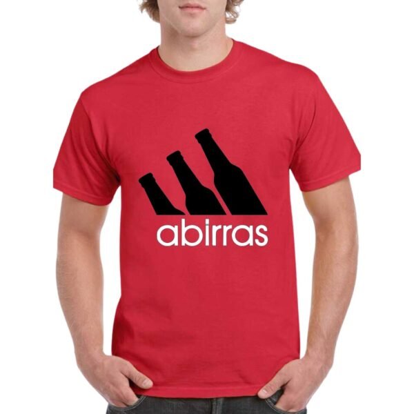 Camiseta de algodón de color rojo personalizada con una caricatura de la famosa marca adidas pero utilizando ABIRRAS