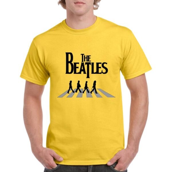 Camiseta de algodón de color amarillo personalizada con la imagen de los 4 Beatles cruzando un paso de peatones