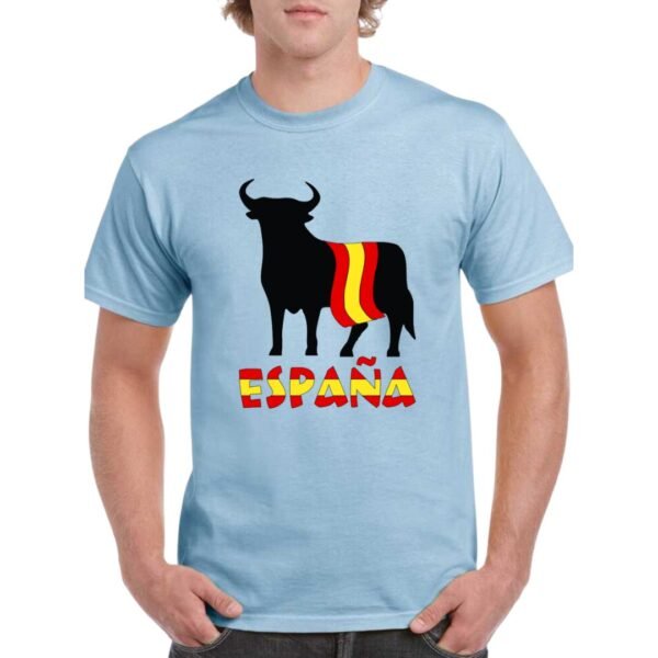 Camiseta unisex de color azul celeste personalizada con el iconico simpolo español del TORO DE OSBORNE envuelto en la bandera de ESPAÑA