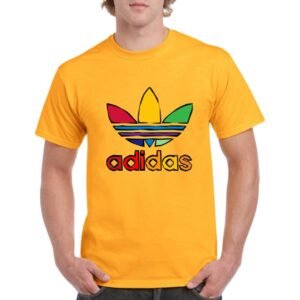 Camiseta unisex de color naranja personalizada con el logo de ADIDAS dibujado a trazos con colores muy llamativos