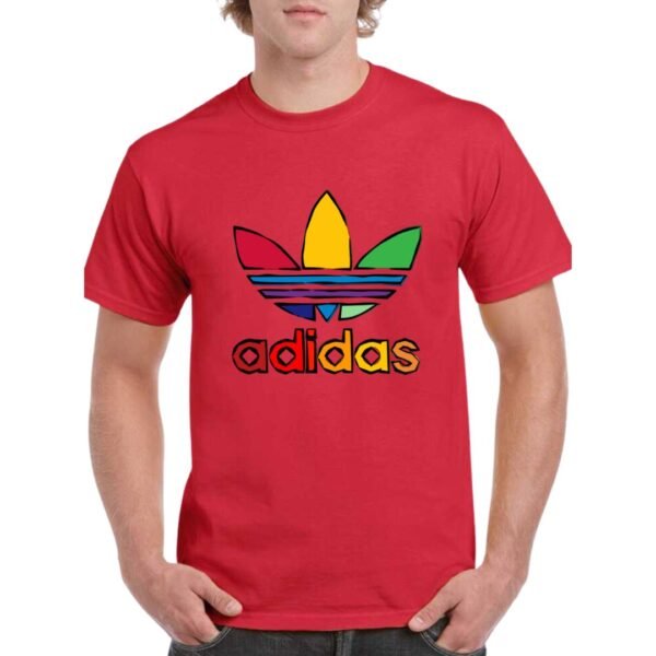 Camiseta unisex de color rojo personalizada con el logo de ADIDAS dibujado a trazos con colores muy llamativos