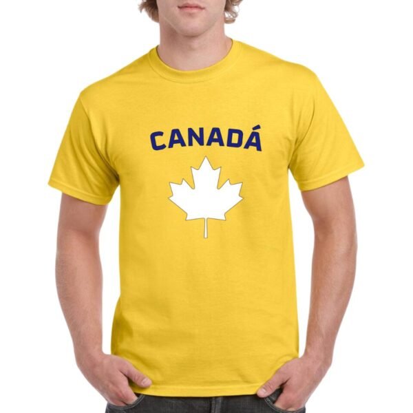 Camiseta unisex algodon de color amarilla personalizada con la iconica hoja de la bandera de Canada y la palabra CANADÁ