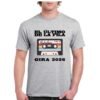 Camiseta color gris personalizada con la imagen de una casette, el nombre del ULTIMO DE LA FILA y GIRA 2026