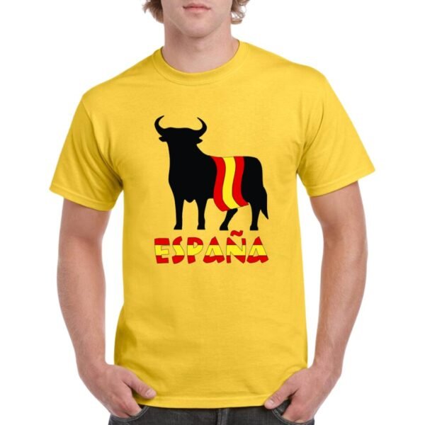 Camiseta unisex de color amarillo personalizada con el iconico simpolo español del TORO DE OSBORNE envuelto en la bandera de ESPAÑA
