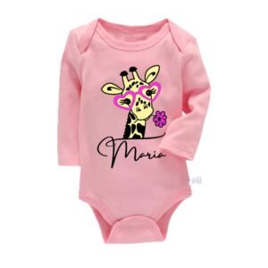 Body de manga larga para bebe de algodón color rosa, personalizado con la imagen de una jirafa muy cuqui y el nombre del niño o niña.