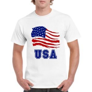 Camiseta de algodon de color blanco personalizada con la bandera de los Estados Unidos de Ameria diseñada a trazos y el texto de USA en color azul