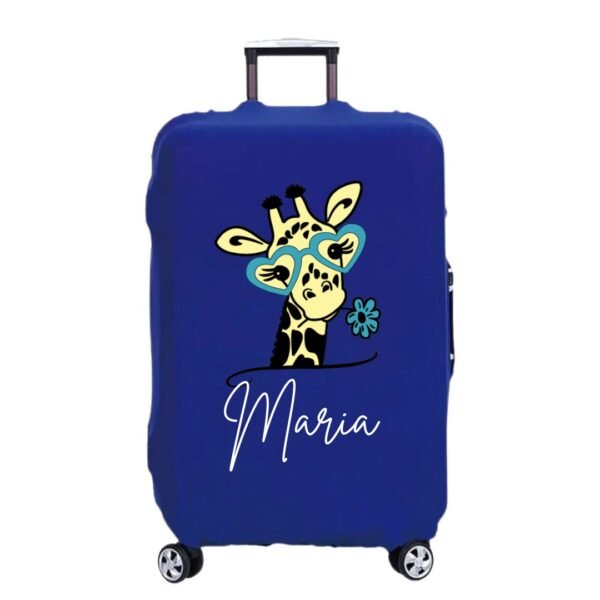 Funda elástica para maletas de color azul personalizada con la imagen de una jirafa cuqui y el nombre de la persona propietaria