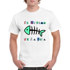 Camiseta unisex de color blanco personalizada con el nombre del grupo mitico EL ULTIMO DE LA FILA con la tipografia de uno de sus grandes album y una raspar con la cabeza y la cola de color verde agua