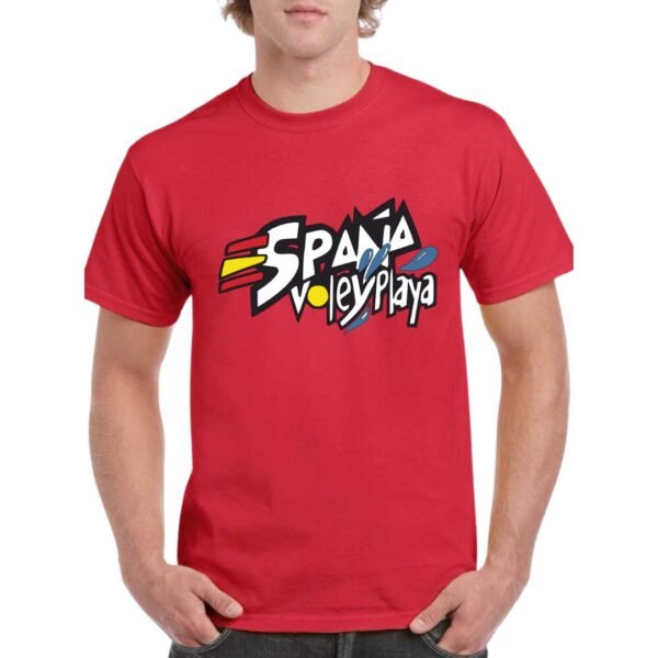 Camiseta de color rojo personalizada con un diseño exclusivo de ESPAÑA VOLEY PLAYA. Destacatar que la E de España esta identificada con los colores de la bandera española.