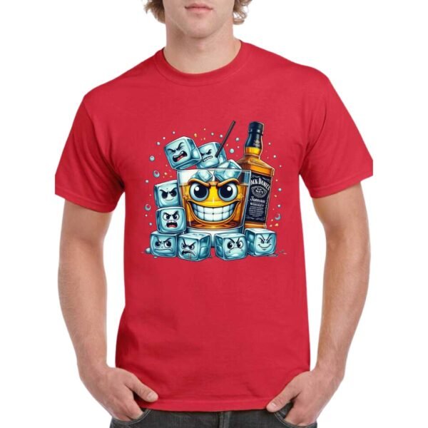 Camiseta unisex de color rojo personalizada con una ilustracion caricaturesca de un vaso con cubitos de hielo y una botella de bourbon JACK DANIELS