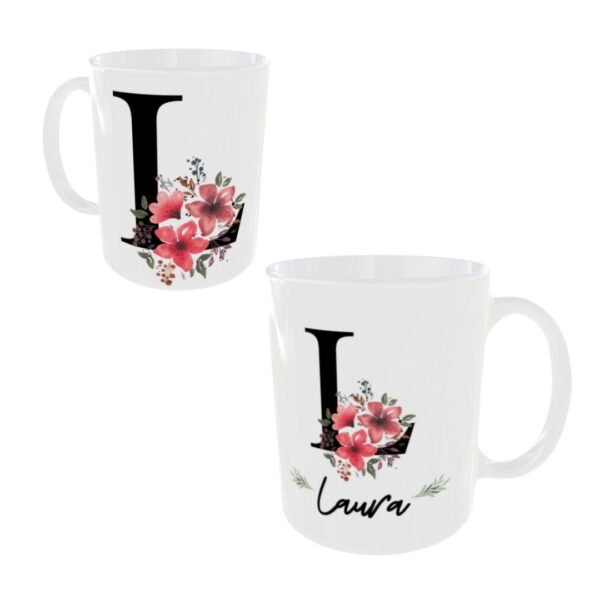 Taza cerámica de color blanco personalizable con el nombre de mujer y su inicial con unos ornamentos florales