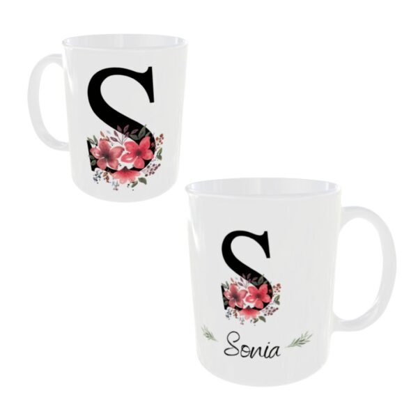 Taza cerámica de color blanco personalizable con el nombre de mujer y su inicial con unos ornamentos florales