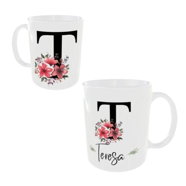 Taza cerámica de color blanco personalizable con el nombre de mujer y su inicial con unos ornamentos florales
