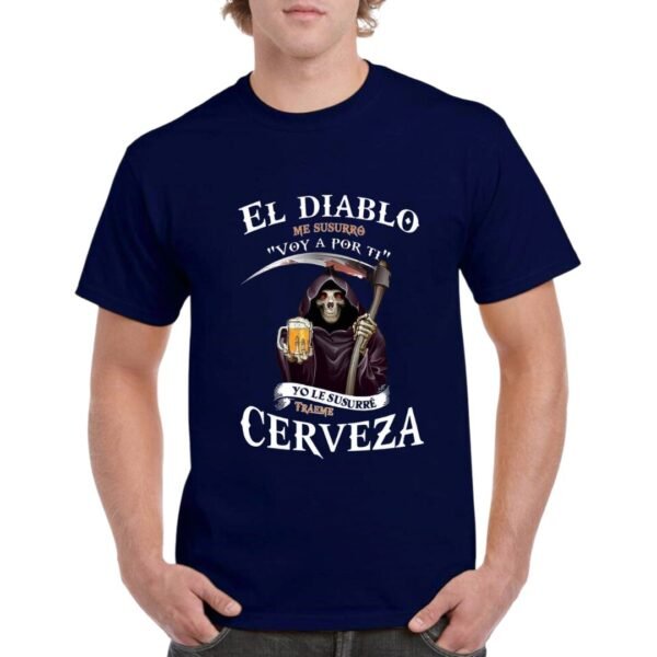 Camiseta de algodón de color azul marino personalizada con la divertida imagen de la muerte con la guadaña en una mano y una jarra de cerveza en la otra