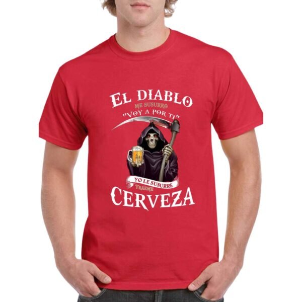 Camiseta de algodón de color rojo personalizada con la divertida imagen de la muerte con la guadaña en una mano y una jarra de cerveza en la otra