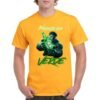 Camiseta de algodon de color naranja personalizada con el famoso personaje de Marvel HULK, con una cerveza HEINNEKEN en la mana y junto a la frase de YO PIENSO EN VERDE
