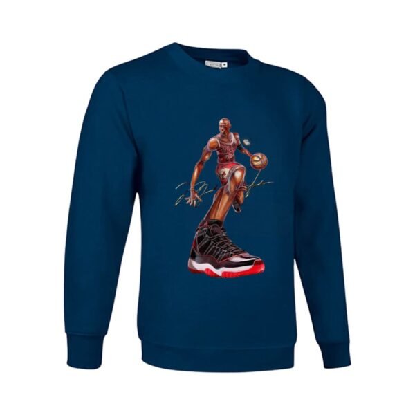 Sudadera clásica de color azul marino personalizada con una ilustración del grandisimo MICHAEL JORDAN con sus famosas zapatillas NIKE Air Jordan