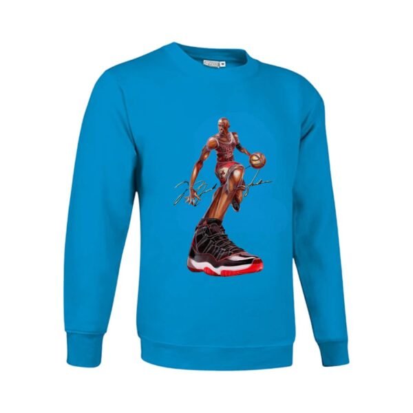 Sudadera clásica de color azul tropical personalizada con una ilustración del grandisimo MICHAEL JORDAN con sus famosas zapatillas NIKE Air Jordan