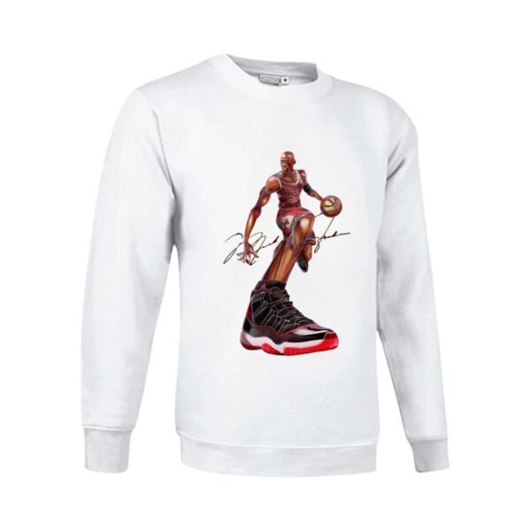 Sudadera clásica de color blanco personalizada con una ilustración del grandisimo MICHAEL JORDAN con sus famosas zapatillas NIKE Air Jordan