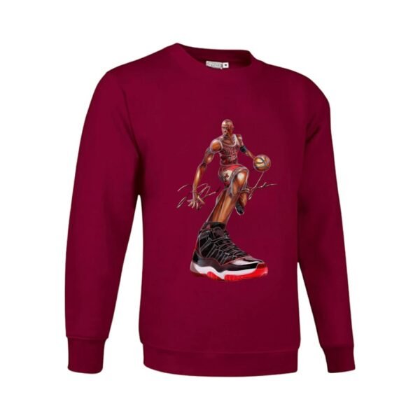 Sudadera clásica de color granate personalizada con una ilustración del grandisimo MICHAEL JORDAN con sus famosas zapatillas NIKE Air Jordan