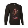 Sudadera clásica de color negro personalizada con una ilustración del grandisimo MICHAEL JORDAN con sus famosas zapatillas NIKE Air Jordan
