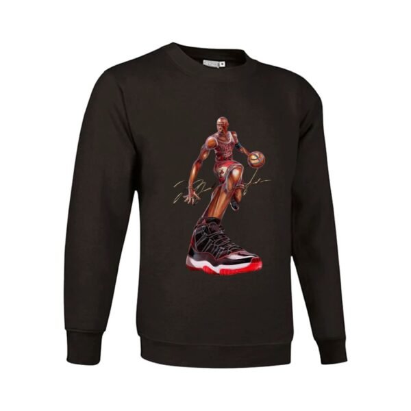 Sudadera clásica de color negro personalizada con una ilustración del grandisimo MICHAEL JORDAN con sus famosas zapatillas NIKE Air Jordan