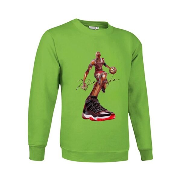 Sudadera clásica de color verde personalizada con una ilustración del grandisimo MICHAEL JORDAN con sus famosas zapatillas NIKE Air Jordan