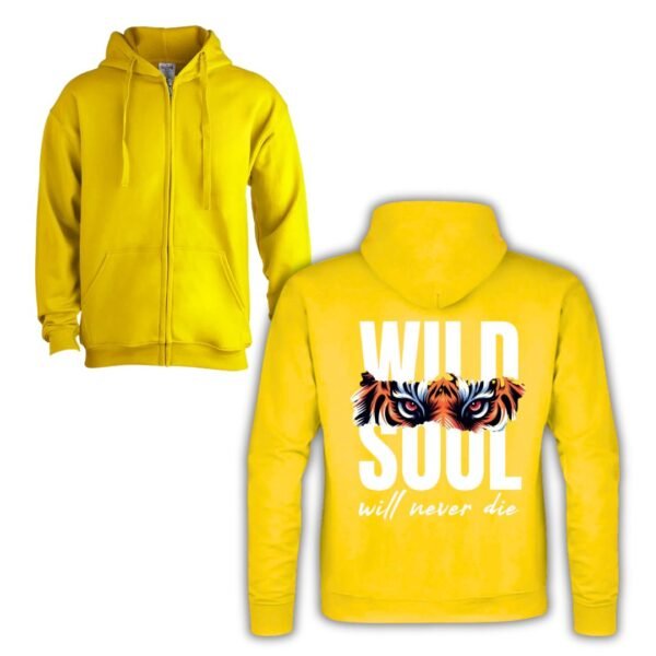 Sudadera unisex de color amarillo con cremallera frontal y capucha, personalizada con la frase WILD SOUL WILL NEVER DIE y la imagen de la mirada de un tigre