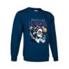 Sudadera clásica de color azul marino personalizada con una ilustracion grafica de una chica con unos auriculares y la frase "flawless and fearless" IMPECABLE Y VALIENTE