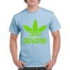 Camiseta unisex azul celeste de algodón con diseño verde tipo caricatura inspirado en un logo clásico, con hojas de marihuana estilizadas y texto decorativo.