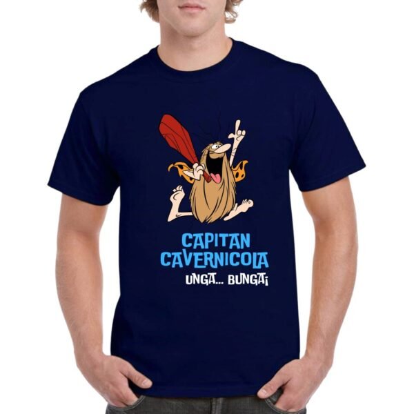 Camiseta unisex azul marino con ilustración del Capitán Cavernícola, un personaje animado con gran barba, garrote rojo y gesto entusiasta, acompañada del texto 'Capitán Cavernicola – Unga… Bunga!' en la parte frontal.