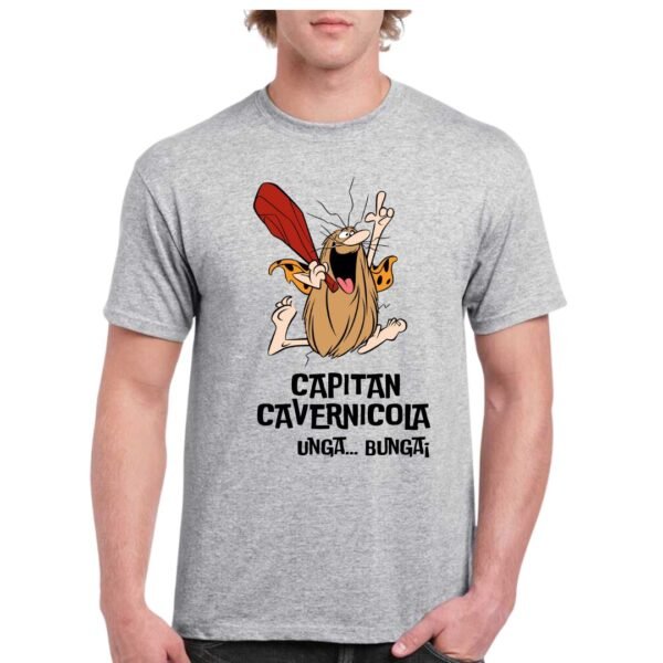 Camiseta unisex gris con ilustración del Capitán Cavernícola, un personaje animado con gran barba, garrote rojo y gesto entusiasta, acompañada del texto 'Capitán Cavernicola – Unga… Bunga!' en la parte frontal.