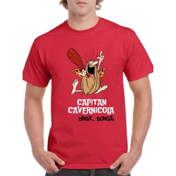 Camiseta unisex roja con ilustración del Capitán Cavernícola, un personaje animado con gran barba, garrote rojo y gesto entusiasta, acompañada del texto 'Capitán Cavernicola – Unga… Bunga!' en la parte frontal.