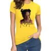 Camiseta amarilla para mujer con ilustración artística del rostro de la famosa cantante Rosalia, escrito su nombre en tipografía estilizada.