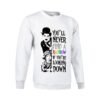 Sudadera blanca con estampado en blanco y negro del personaje Charlot de Charlie Chaplin y una niña, con la frase inspiradora 'YOU'LL NEVER FIND A RAINBOW IF YOU'RE LOOKING DOWN' en colores del arcoíris