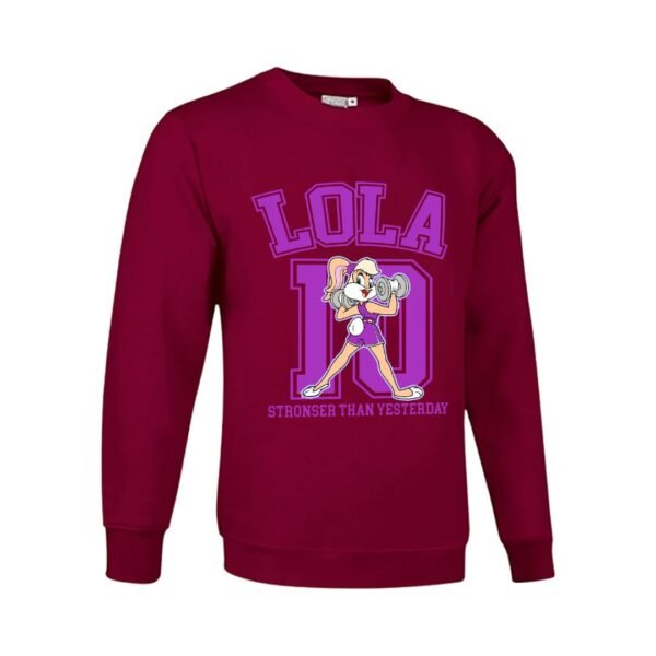 Sudadera granate para mujer con diseño Lola Bunny Fitness en tonos morados, con el texto “Stronger Than Yesterday”. Sudadera personalizable con nombre, confeccionada en mezcla de poliéster y algodón, ideal para regalar o lucir un estilo deportivo y divertido.