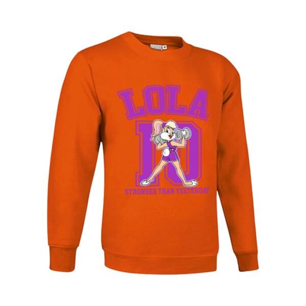 Sudadera naranja para mujer con diseño Lola Bunny Fitness en tonos morados, con el texto “Stronger Than Yesterday”. Sudadera personalizable con nombre, confeccionada en mezcla de poliéster y algodón, ideal para regalar o lucir un estilo deportivo y divertido.