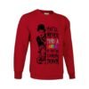 Sudadera roja con estampado en blanco y negro del personaje Charlot de Charlie Chaplin y una niña, con la frase inspiradora 'YOU'LL NEVER FIND A RAINBOW IF YOU'RE LOOKING DOWN' en colores del arcoíris