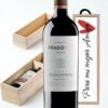Botella de vino Ribera del Duero Prado Rey VALDELAYEGUA tinto crianza con etiqueta y caja de madera personalizada