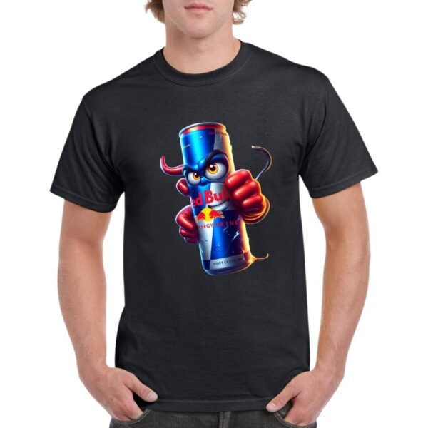 Camiseta unisex negra 100% algodón con ilustración colorida de una lata de Red Bull, diseño moderno y personalizable, impresión frontal o trasera