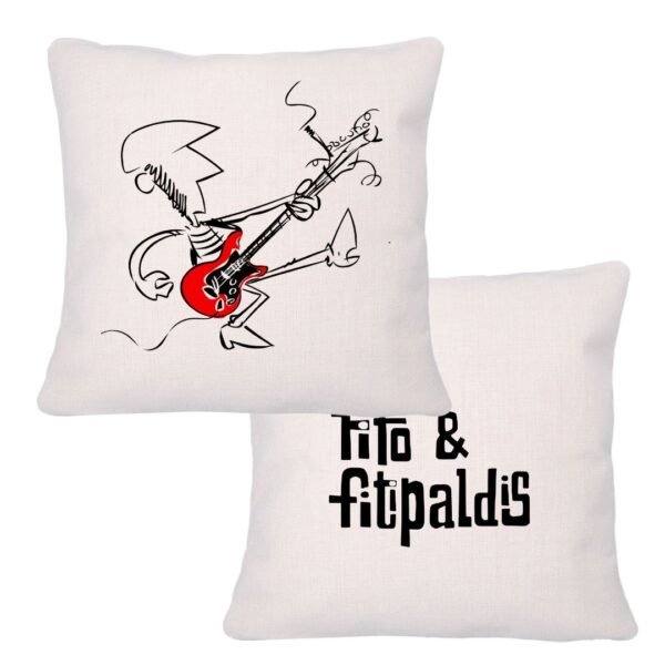 Cojín cuadrado de lino con ilustración minimalista de Fito Cabrales tocando una guitarra eléctrica roja y, en la parte trasera, texto “Fito & Fitipaldis”, diseño moderno para decoración musical.