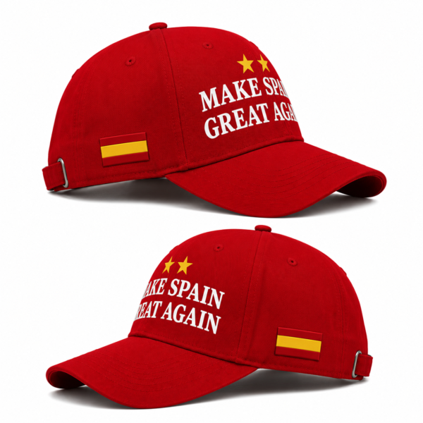Vista lateral de gorra roja Make Spain Great Again con bandera de España lateral y diseño inspirado en Ferran Torres