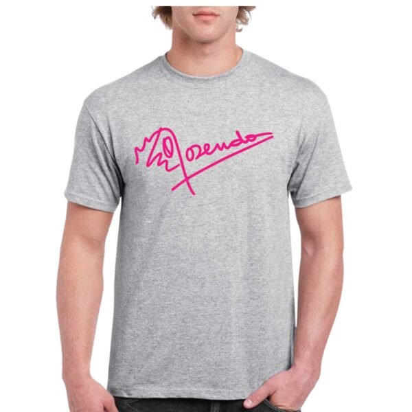 Camiseta unisex gris con firma de Rosendo en color fucsia
