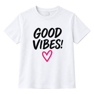 Camiseta blanca personalizada con diseño Good Vibes y corazón rosa