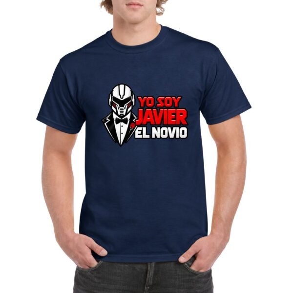 Camiseta azul marino para despedida de soltero con diseño de casco futurista y texto «Yo soy Javier el novio»